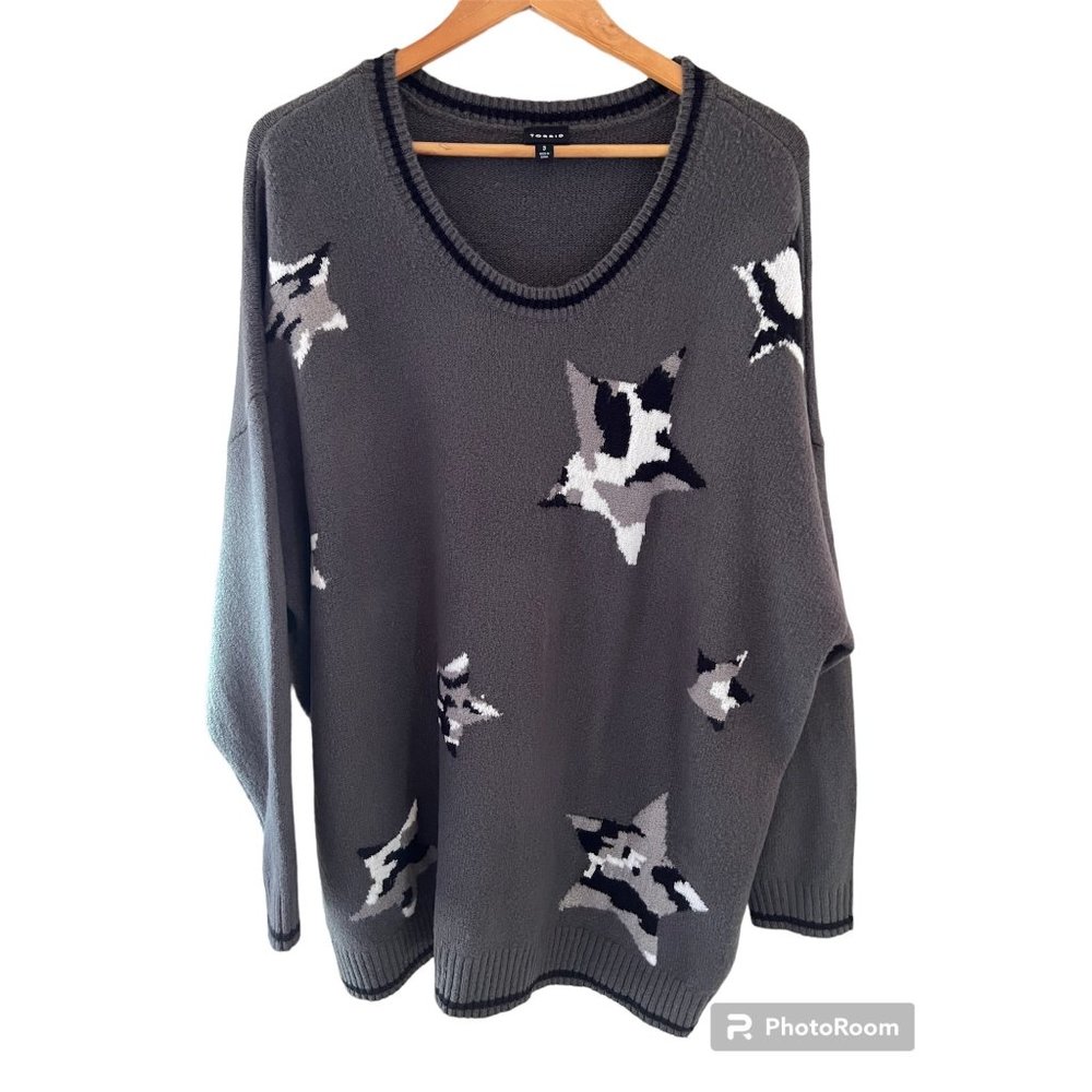 Torrid Gray Sweater‎ With Star Design